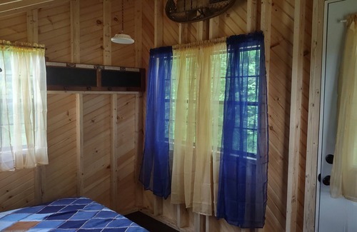 Lincoln Cabin | Schlafman's Hollow Solar Camping Cabin 2