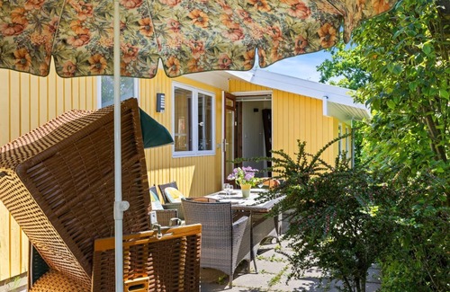Ulsnis House | "Schleiparadies" vacation home in Ulsnis with conservatory, fireplace and far-reaching views over orchards - ideal for a quiet break in the middle of nature