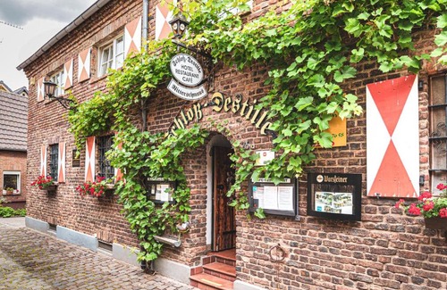 Feste Zons Hotel | Schloß Destille