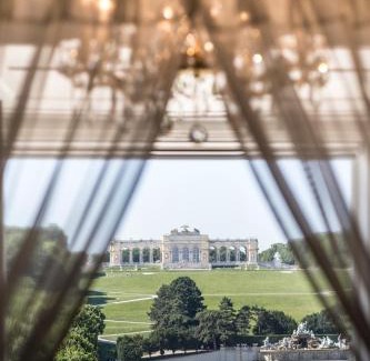 Schonbrunn Apartment | Schloß Schönbrunn Grand Suite