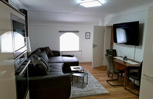 Hilbringen Apartment | Schloss Hilbringen Gesindewohnungen