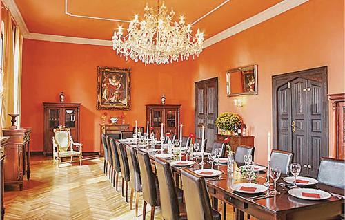 Schwasdorf House | Schloss Poggelow