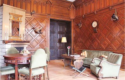 Schwasdorf House | Schloss Poggelow