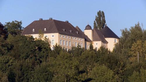 Kreuzweiler House | Schloss Thorn
