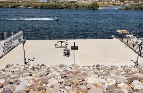 Holiday Shores House | Schneider's Riverfront Retreat