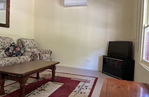 Walhalla House | School Cottage