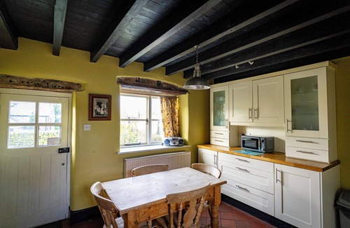 Leek Cottage | School House; cosy cottage, hot tub, Peak District
