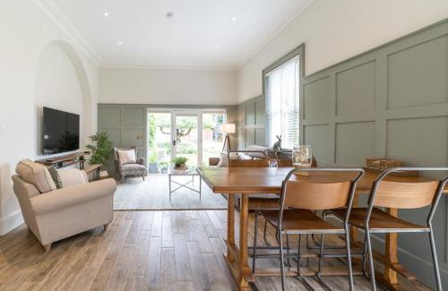 Shrewsbury House | School House Victorian elegance by the river with parking Pass the Keys