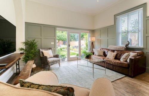 Shrewsbury House | School House Victorian elegance by the river with parking Pass the Keys