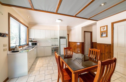 Halls Gap House | School House Villa, School House Villa Couples Retreat in Central Halls Gap