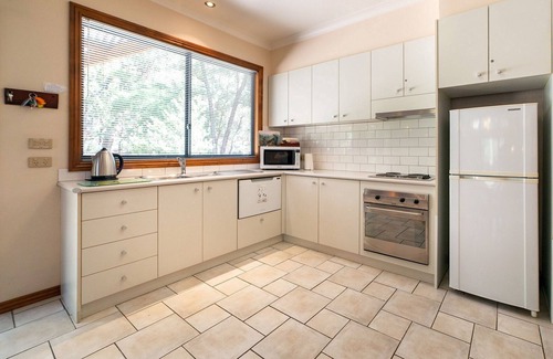 Halls Gap House | School House Villa, School House Villa Couples Retreat in Central Halls Gap