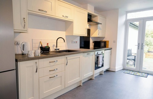 Llandeilo House | SCHOOL LODGE, pet friendly, with open fire in Llandeilo