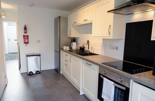 Llandeilo House | SCHOOL LODGE, pet friendly, with open fire in Llandeilo
