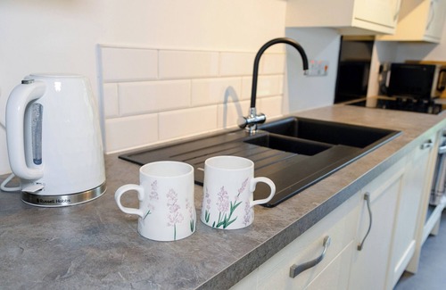 Llandeilo House | SCHOOL LODGE, pet friendly, with open fire in Llandeilo
