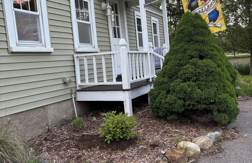 Wells Condo | Schoolhouse Loft by the Sea: ocean view, AC/heat, satellite WiFi, BBQ playground
