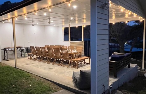 Somerset Dam House | Schoolhouse Somerset Dam - Sleeps 16!