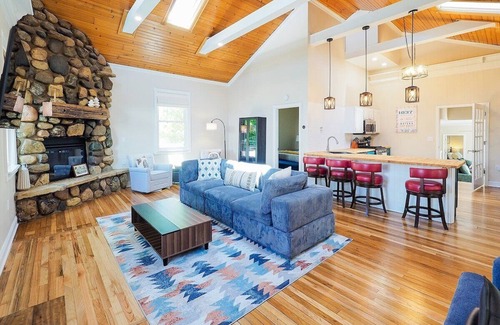 Three Oaks House | Schoolhouse Stay - Pet Friendly | Game Room