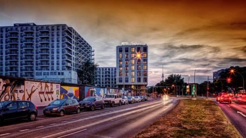 Friedrichshain-Kreuzberg Hotel | Schulz Hotel Berlin Wall at the East Side Gallery