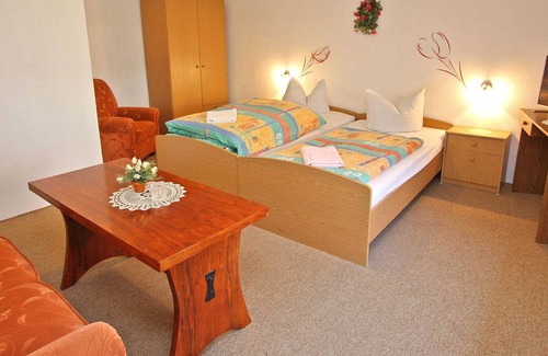 Malchin Apartment | SCHW 1051 - room 1 - fitter's room Malchin SCHW 1050