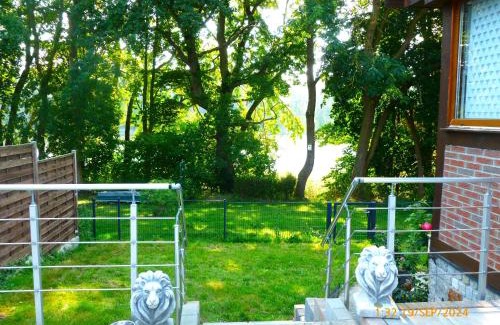 Rosenow House | Schwandt-ein Bungalow mit Wasserblick, Ruderboot auf Anfrage