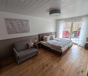 Ipsheim Apartment | Schwarzer Adler - Ferienwohnung Storchennest