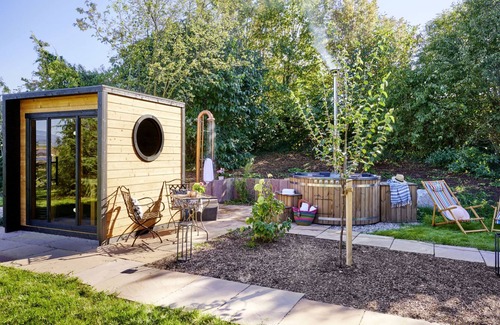 Heitersheim House | Schwarzwaldchalet de luxe mit Sauna by Interhome