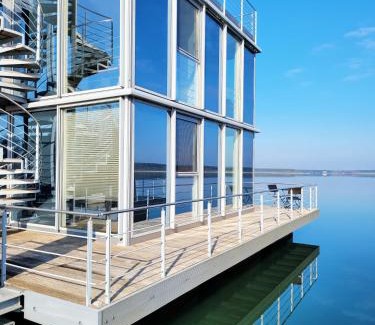 Geierswalde Apartment | schwimmende Ferienwohnung Sundowner
