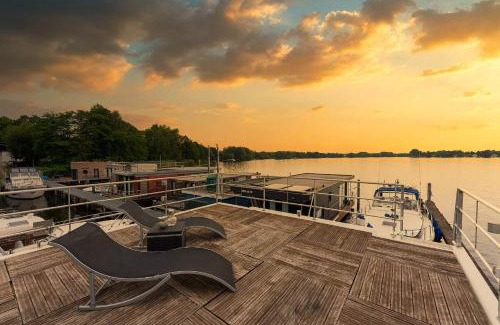 Niederneuendorf House | Schwimmendes Ferienhaus Natur Pur