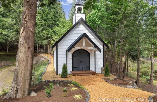 Anacortes House | Scimitar Ridge Ranch - Luxury Lodge - Sleeps 35 with Indoor Pool Villa
