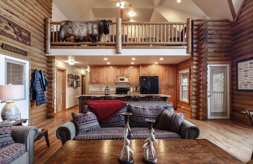 Helper Cabin | Scofield Lakefront Cabin with Private Dock