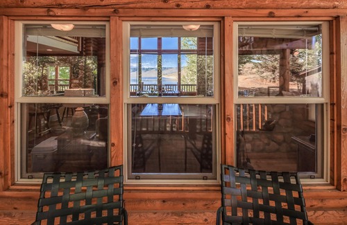 Helper Cabin | Scofield Lakefront Cabin with Private Dock