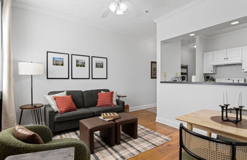 Maryville Apartment | Scot's Suite - Downtown Maryville Loft