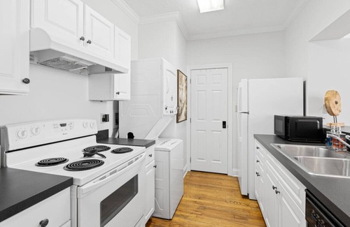 Maryville Apartment | Scot's Suite - Downtown Maryville Loft