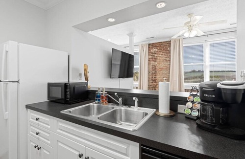 Maryville Apartment | Scot's Suite - Downtown Maryville Loft