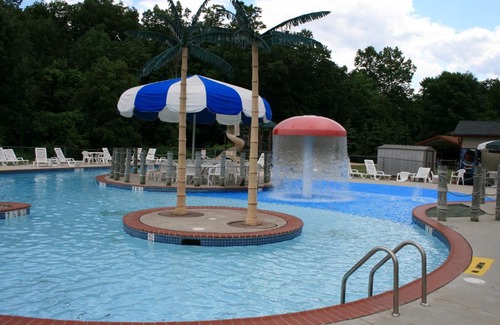 Henryville Resort | Scotrun Camping Resort Deluxe Park Model 9