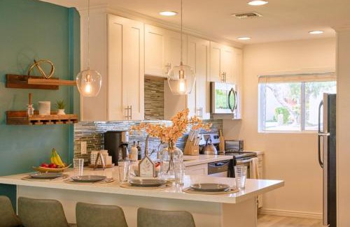 Fashion Square Apartment | Scott Getaway - Walkable to Old Town, remodeled space, heated pool!