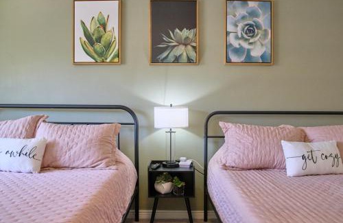Fashion Square Apartment | Scott Getaway - Walkable to Old Town, remodeled space, heated pool!