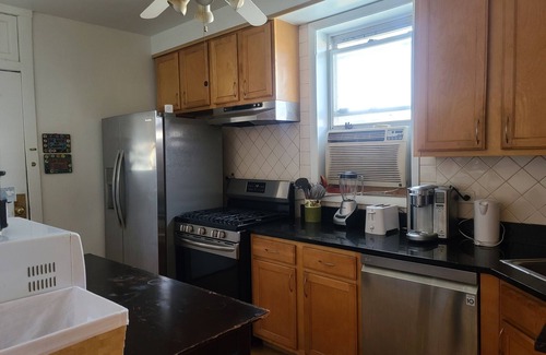 Woodlawn House | Scott House of Woodlawn - Incredible 3-bedroom house in Chicago; AC and extras