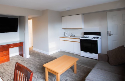 City Centre Hotel | Scott's Inn and Suites