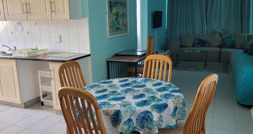 Scottburgh Apartment | Scottburgh Views - Smile and Wave