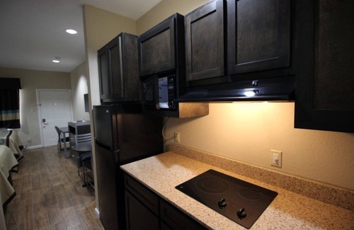 Baytown Hotel | Scottish Inn & Suites