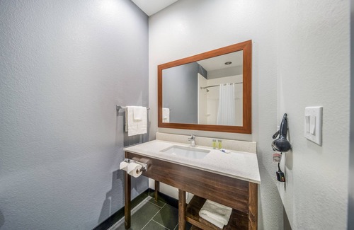 Fort Worth Hotel | Scottish Inns Campus