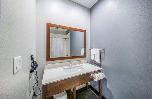 Fort Worth Hotel | Scottish Inns Campus