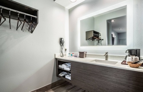 Katy Hotel | Scottish Inns Katy