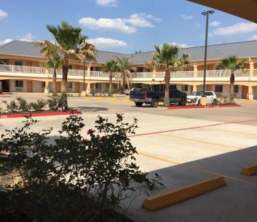 Barker Hotel | Scottish Inns & Suites Timber Creek, Houston, TX