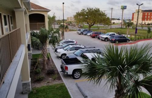 Bay City Hotel | Scottish Inns & Suites
