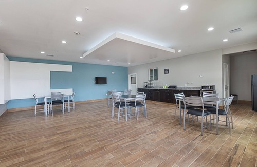 Barrett Hotel | Scottish Inns & Suites