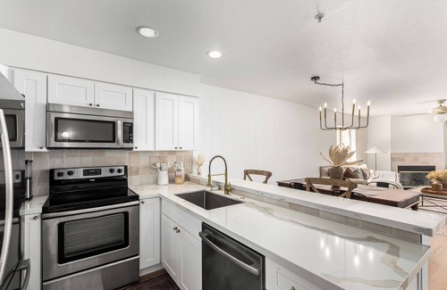 Scottsdale Ranch Condo | SCOTTSDALE BAY CLUB PENTHOUSE CONDO! NEWLY REMODELED POOL W/PRIVATE ACCESS.