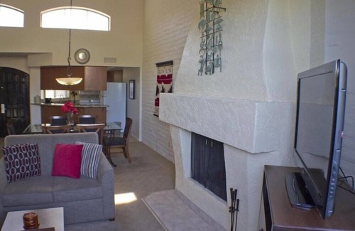 Arcadia Condo | Scottsdale Camelback Resort Elegant 2BR Condo with Garden