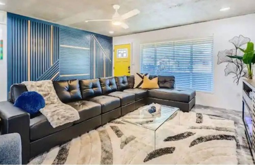 Cox Heights House | Scottsdale Hip Hacienda-4 bedroom home